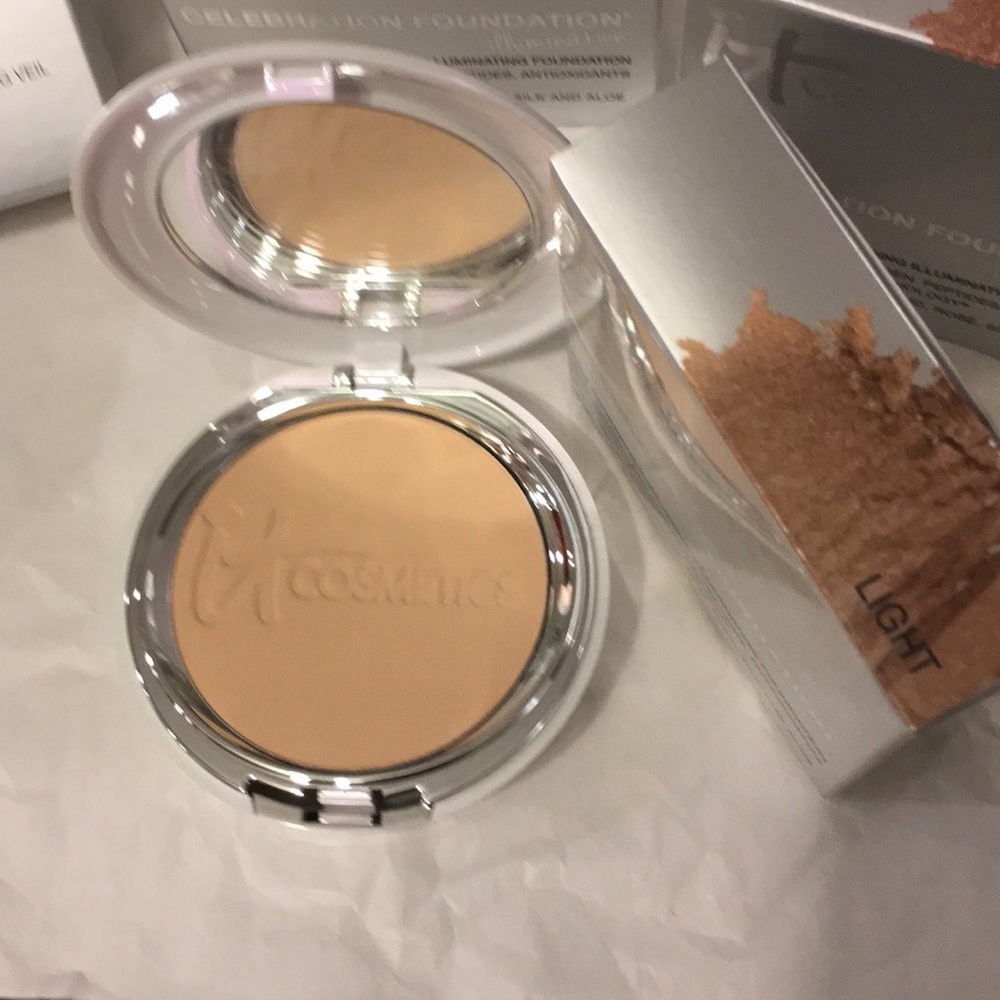 It cosmetics Celebration foundation Illumination